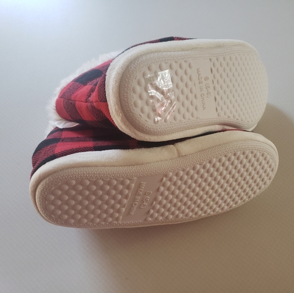NEW: Red and Black Buffalo Plaid Fluffy Slippers - Picture 5 of 6